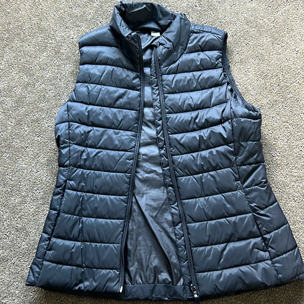 Women’s Old Navy lightweight active vest